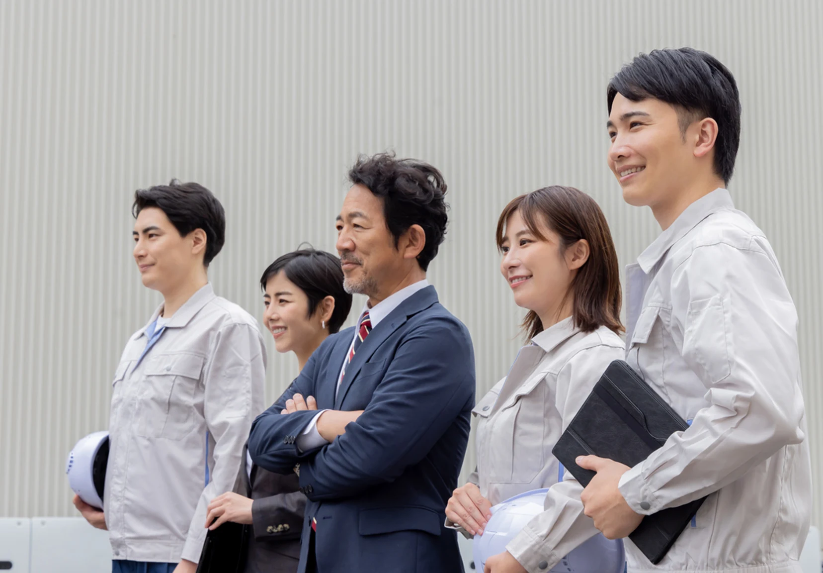 屋根施工に携わる社員